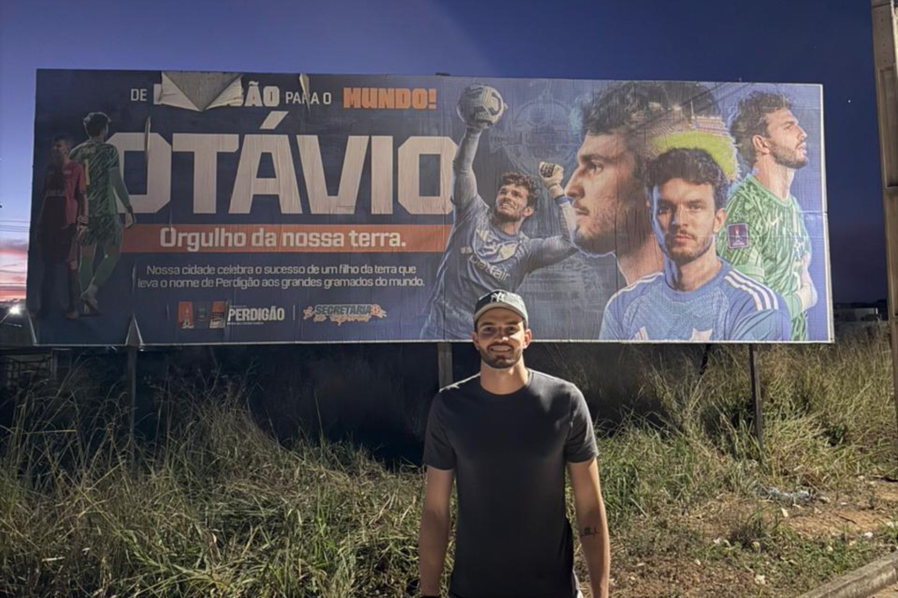 'Otávio Mania': goleiro do Cruzeiro vira 'sensação' e ganha até outdoor em cidade natal