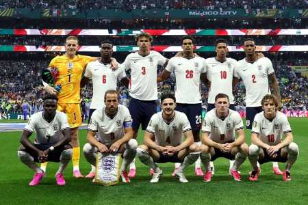 Time da Inglaterra antes do jogo contra o México