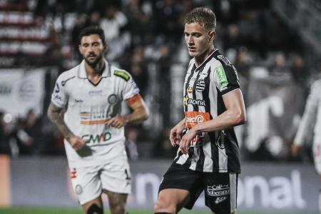 Jogo entre Athletic e Operário