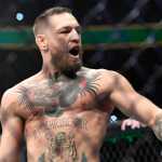 Conor McGregor machuca joelho e sofre nocaute técnico com um minuto