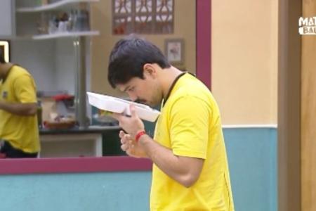 Matheus sentiu cheiro estranho na comida