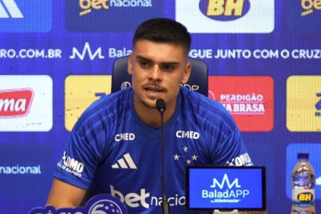 Gabriel Pec, ao ser apresentado no Cruzeiro