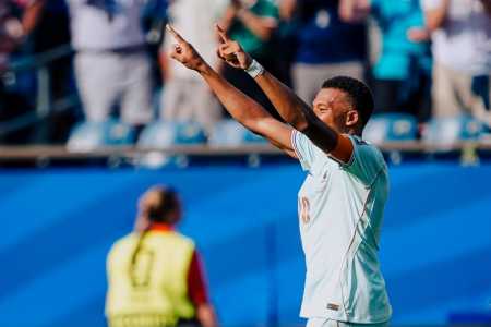 Mbappé abre o jogo sobre dores após vitória: 'Senti um golpe na minha canela'