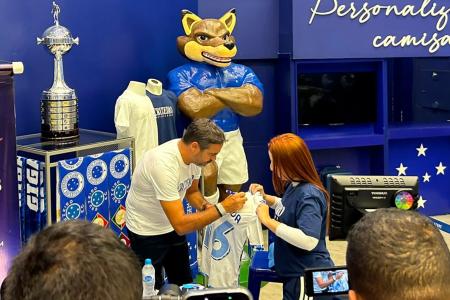 Artur Jorge participa de evento em loja oficial do Cruzeiro