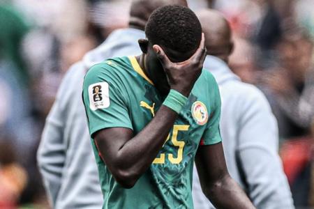 Jogador de Senegal lamenta eliminação na Copa do Mundo • Reprodução/Instagram Senegal