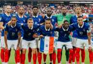 Titular da França sente dores e deixa semi da Copa do Mundo contra a Espanha
