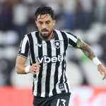 Alex Telles celebra vitória do Botafogo e revela como equipe lida com 'extracampo'
