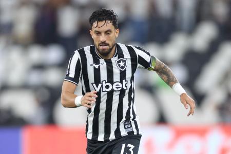 Alex Telles em ação pelo Botafogo