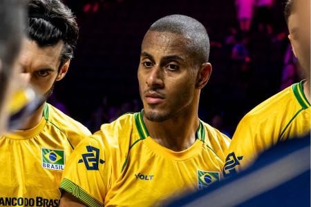 Lucarelli em jogo do Brasil na VNL