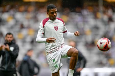 Yarlen em ação pelo América