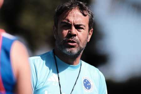 Arthur Jorge em ação em treinamento do Cruzeiro