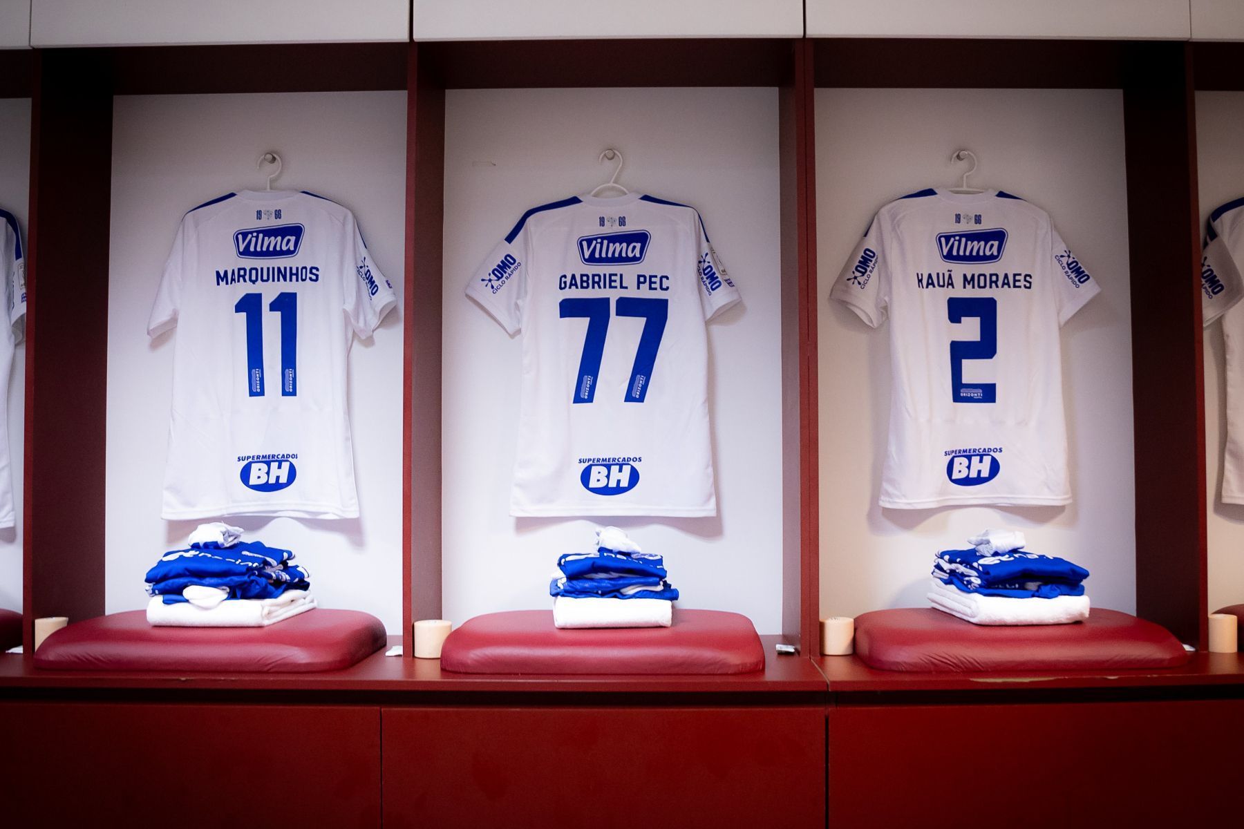Escalação do Cruzeiro: Artur Jorge aciona reforços diante do Internacional