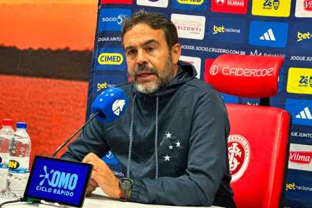 Artur Jorge, técnico do Cruzeiro. em entrevista coletiva