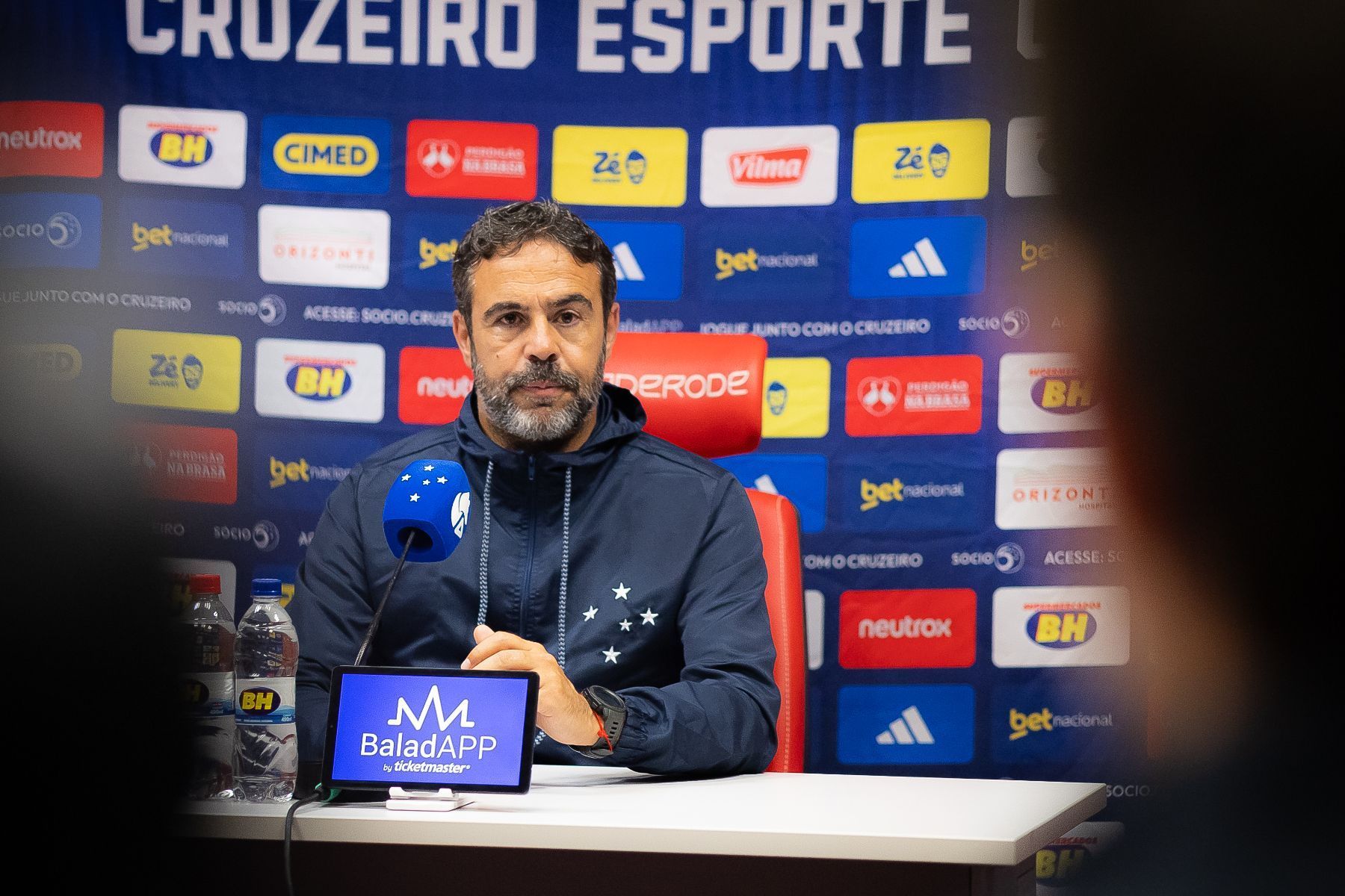 Artur Jorge revela papo com elenco sobre situação do Cruzeiro na Série A: 'Nossa meta'