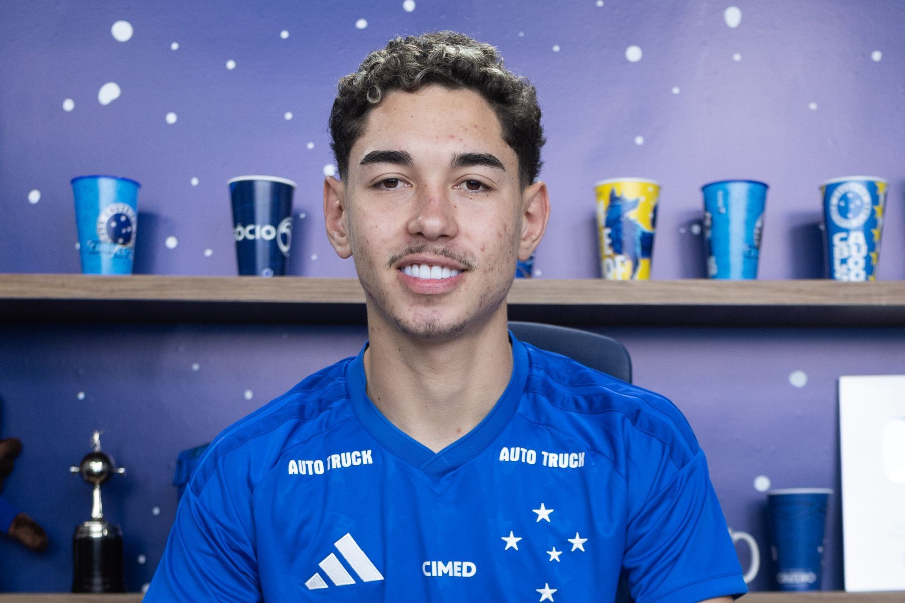 Cruzeiro contrata zagueiro de 19 anos que estava na Arábia Saudita