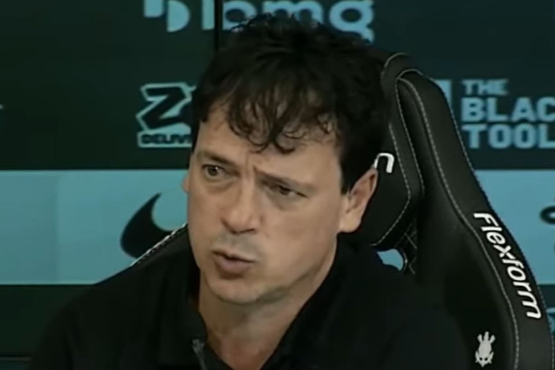 Diniz pondera sobre venda de titulares do Corinthians: ‘Será apenas um’