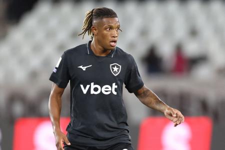 Danilo em ação pelo Botafogo