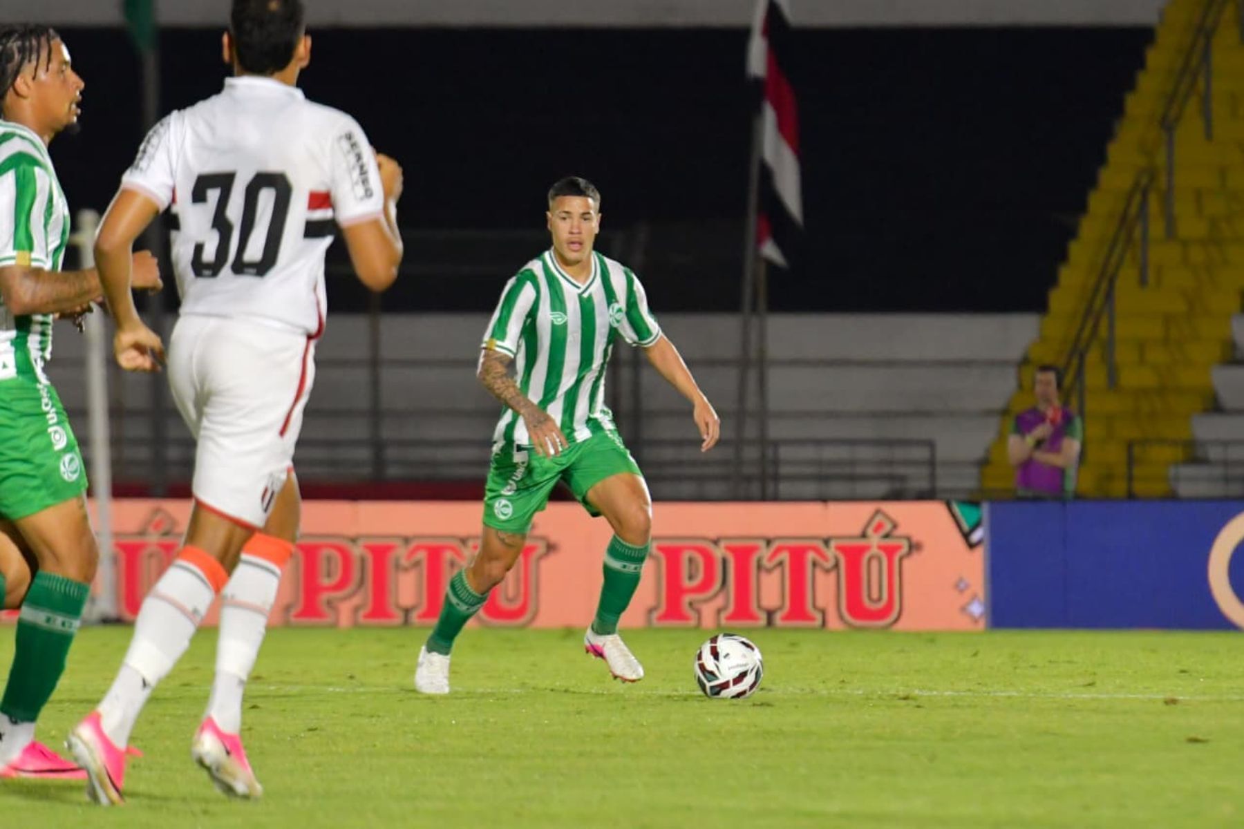 Em jogo agitado, Juventude perde para Botafogo-SP e perde chance de 'salto' na Série B
