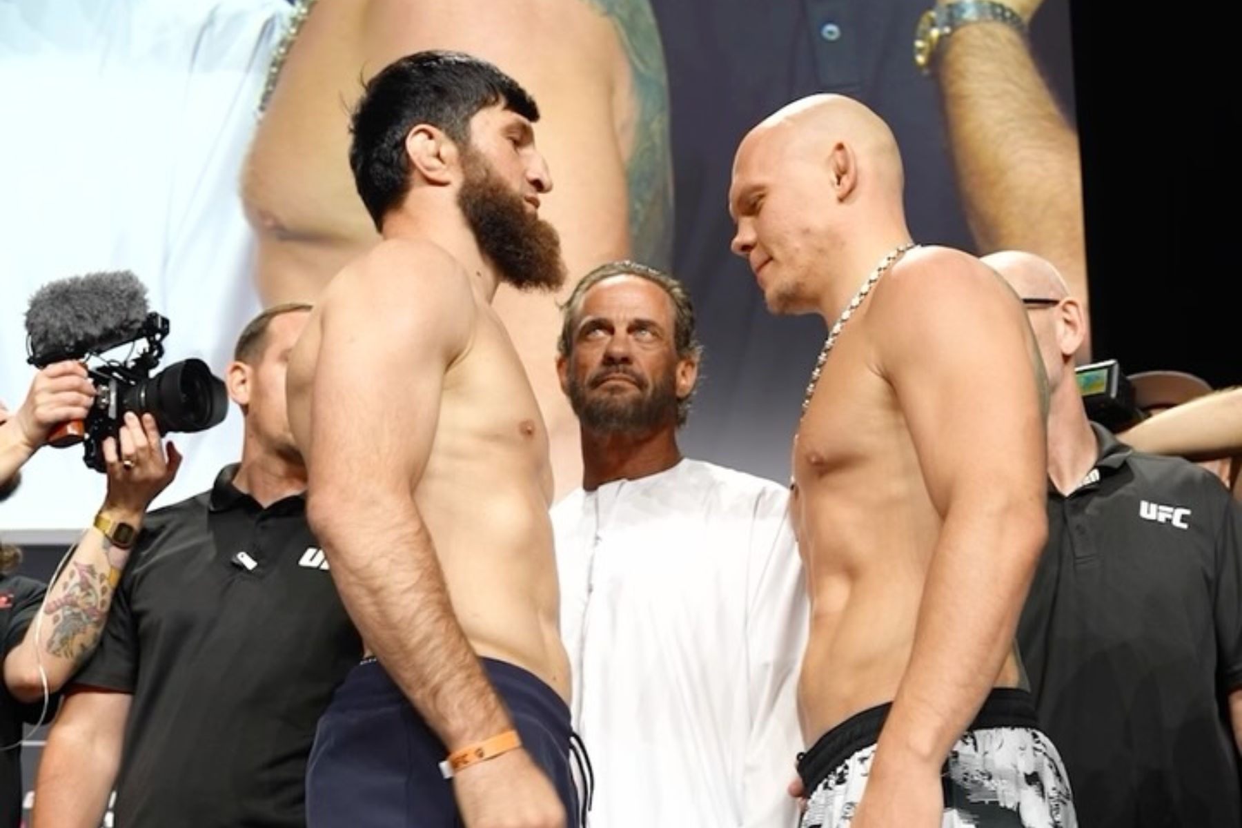 Ankalaev x Guskov: horário e onde assistir ao card completo do UFC Abu Dhabi