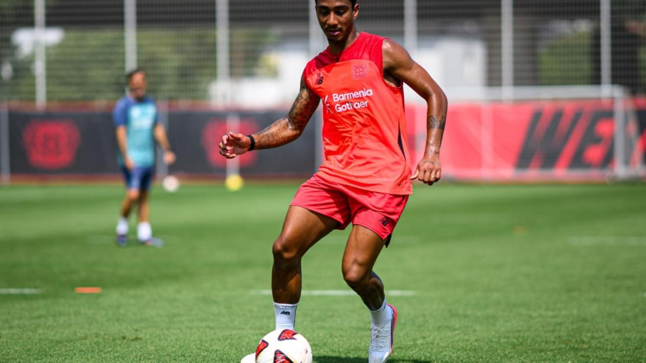 Ex-América, lateral brilha em amistoso pelo Bayer Leverkusen e manda recado: 'Evoluir'