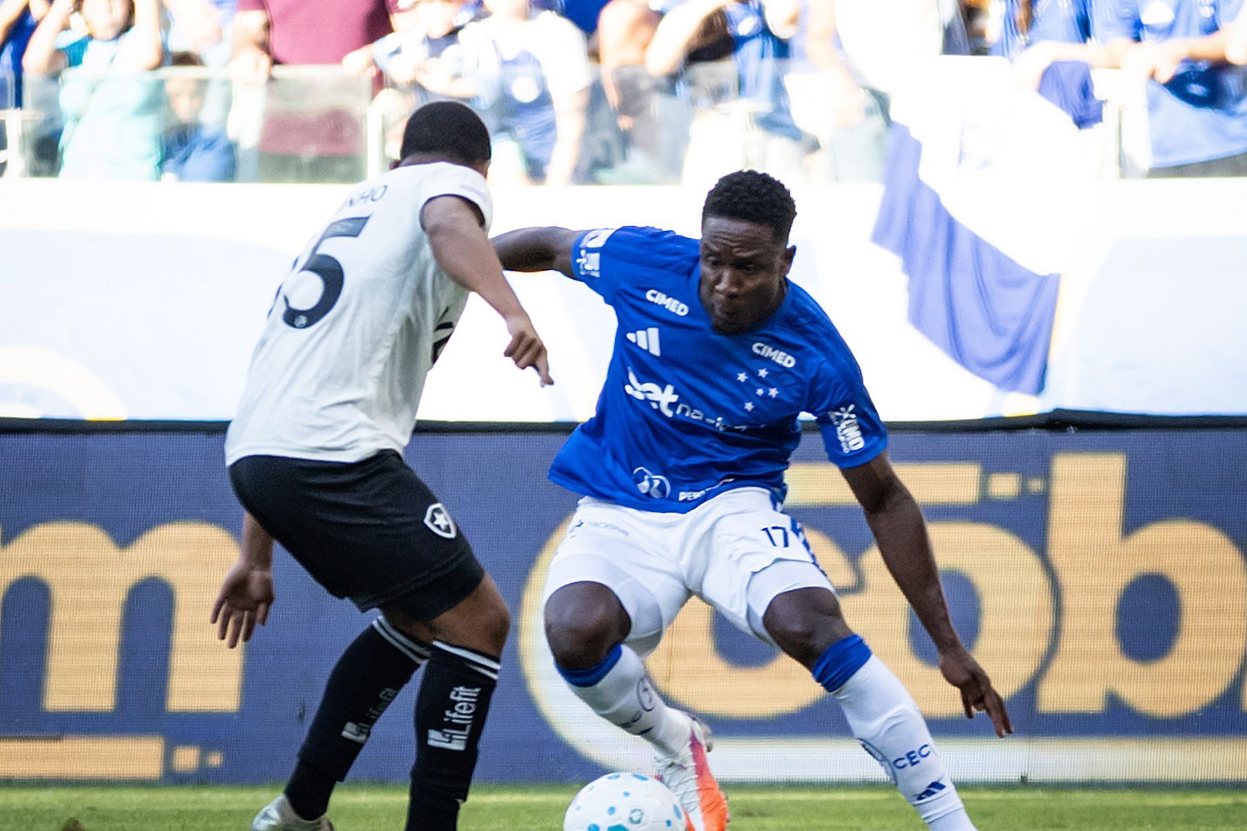 Preocupam? As situações de Sinisterra e Fabrício Bruno após Cruzeiro x Botafogo