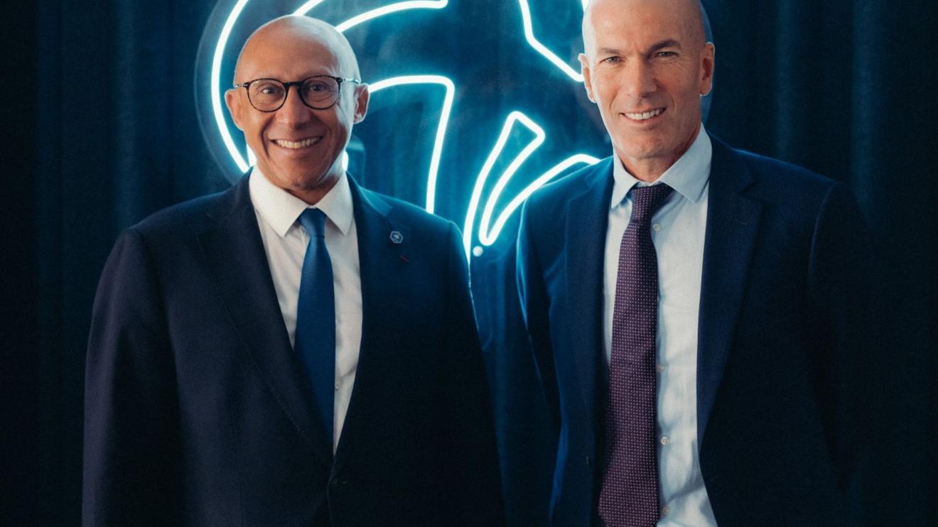 Zidane é apresentado como treinador da França: 'Passei anos esperando por esse dia'