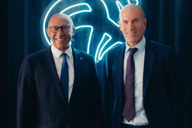 Zidane é apresentado como treinador da França: 'Passei anos esperando por esse dia'