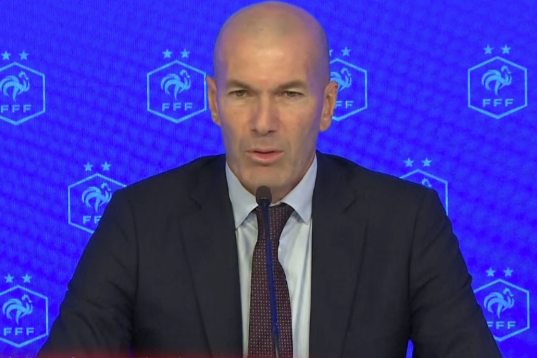 Técnico da França, Zidane se pronuncia sobre racismo contra jogadores: ‘Combater’