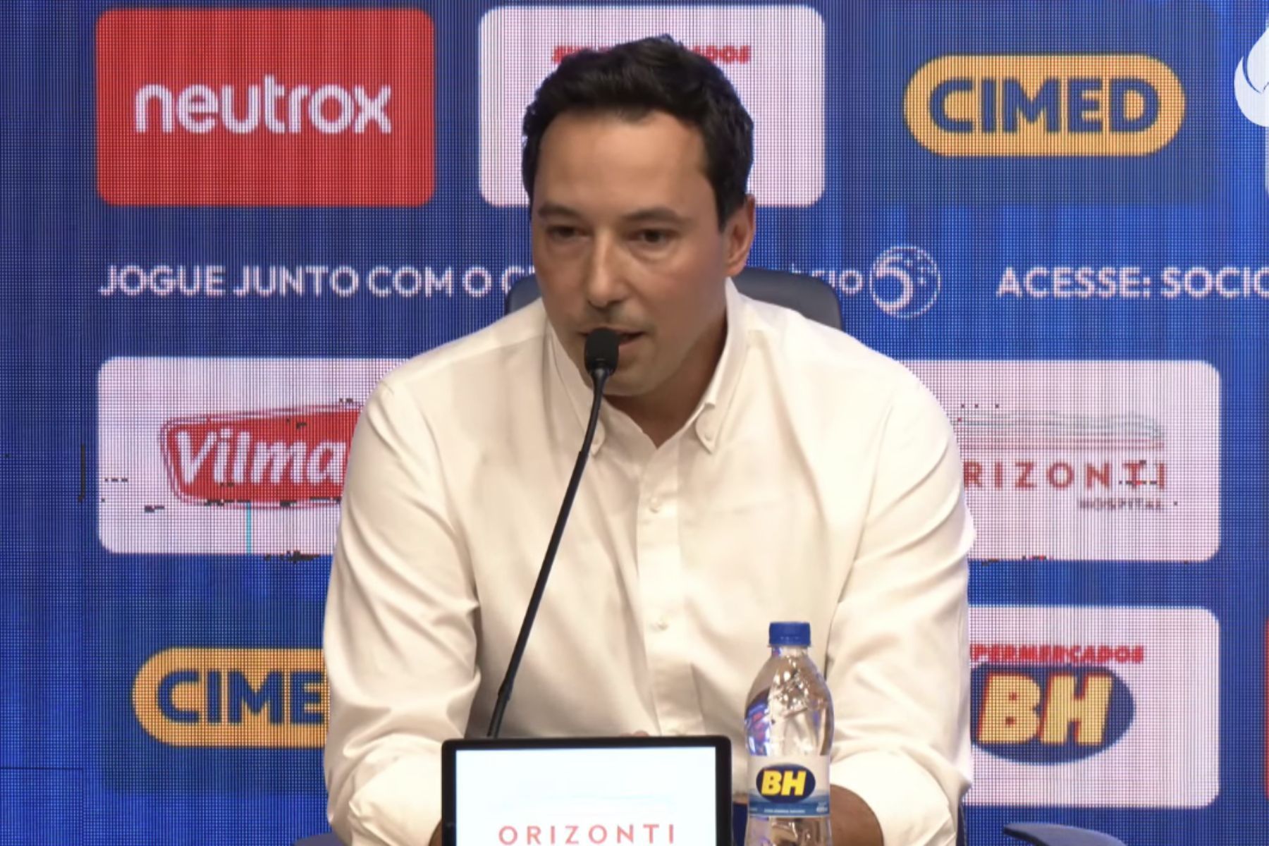 Cruzeiro vai ao mercado após lesões de Pec e Sinisterra? Veja o que disse Pedro Junio