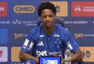 Zé Lucas projeta conquistas como jogador do Cruzeiro: 'Ganhar a Libertadores'