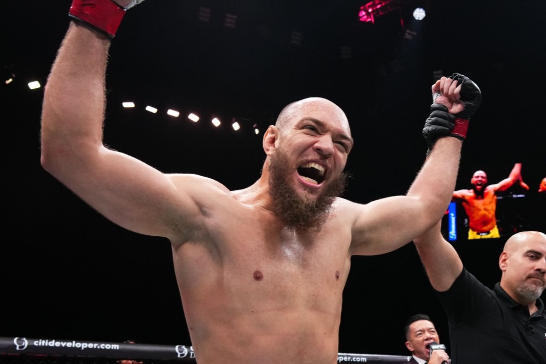 Valter Walker dispara no ranking após quinta vitória seguida no UFC; veja atualização