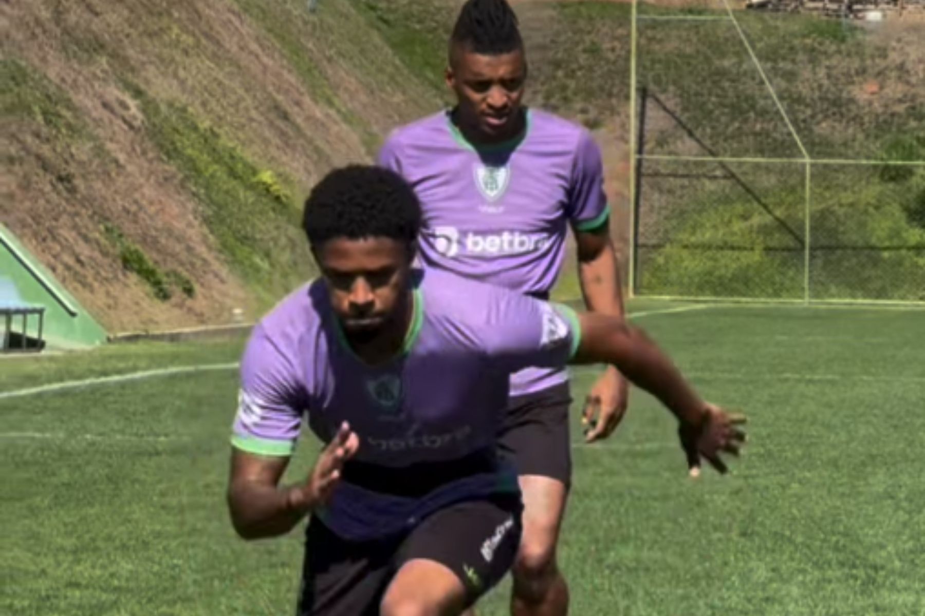 Fora da lanterna na Série B, América se reapresenta para período de preparação