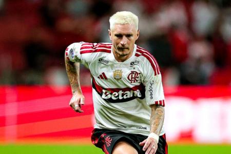 Varela em ação pelo Flamengo