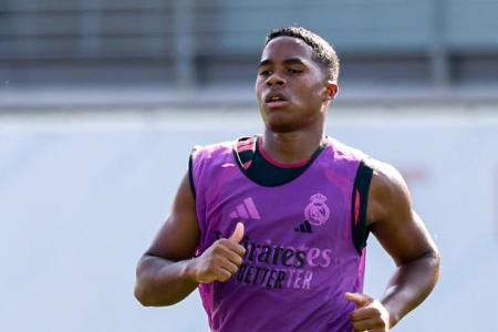 Endrick em ação no treino do Real Madrid