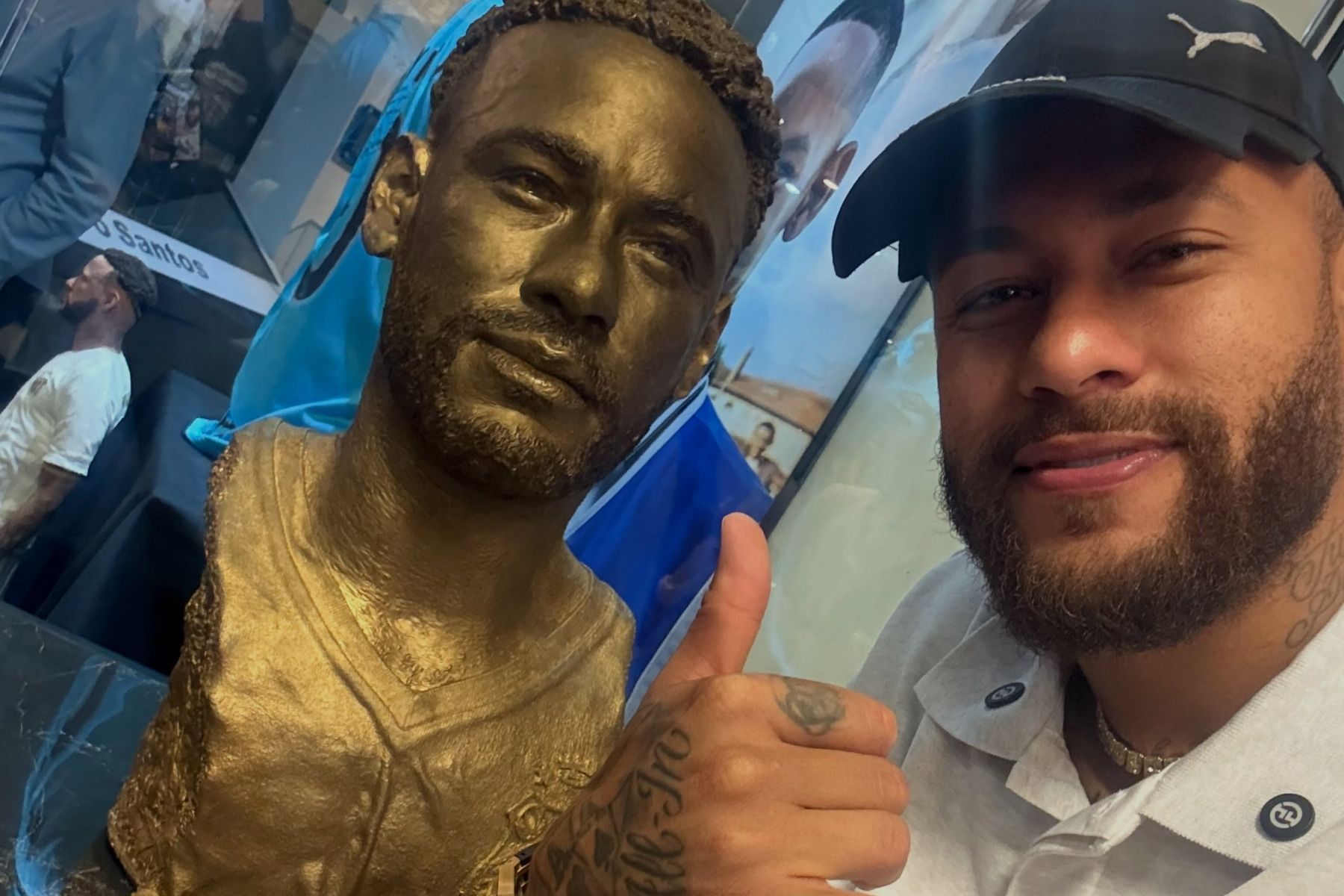 Neymar é homenageado com busto e estátua pelo Santos e reage: ‘Sempre quero o melhor’