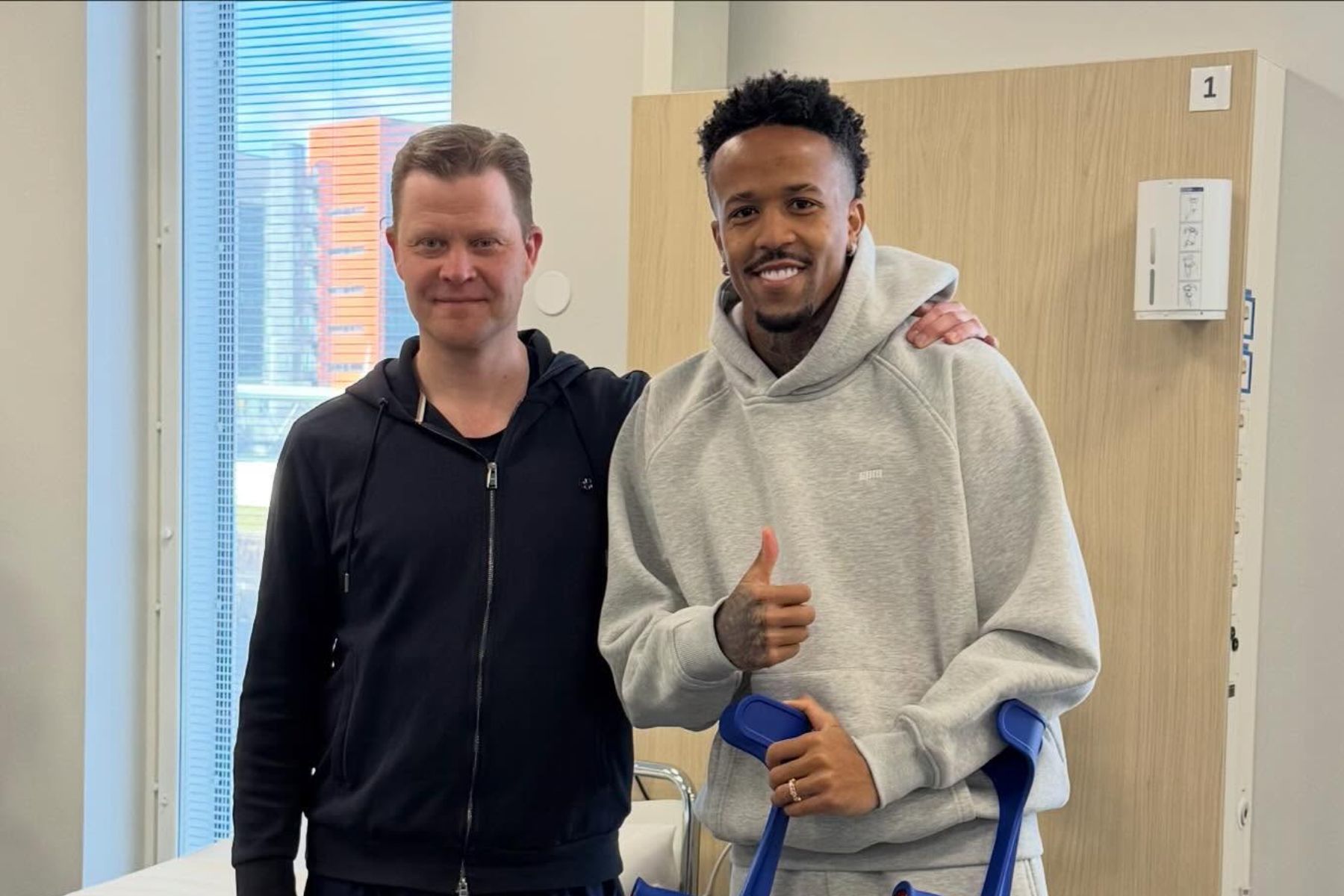 De Militão a Bola de Ouro: médico que fará cirurgia de Sinisterra tem currículo de peso