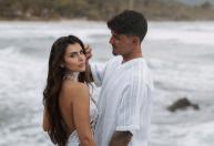 Gabriel Medina anuncia gravidez de Isabella Arantes em casamento; veja vídeo