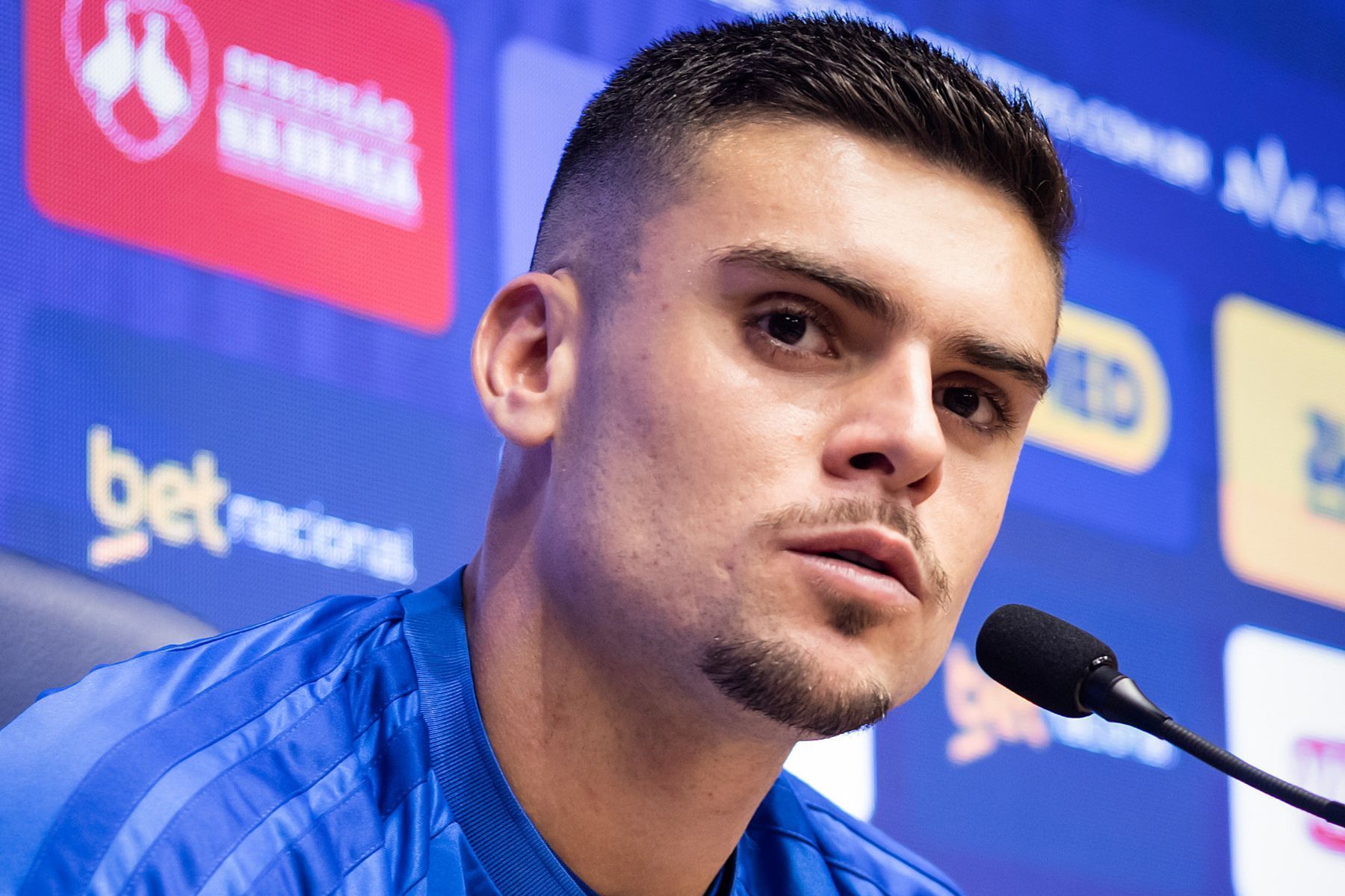 Pec, do Cruzeiro, abre o jogo sobre pressão no início da carreira: 'Me afetou muito'