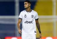 Revelação do Botafogo é envolvida em negociação de goleiro com o clube