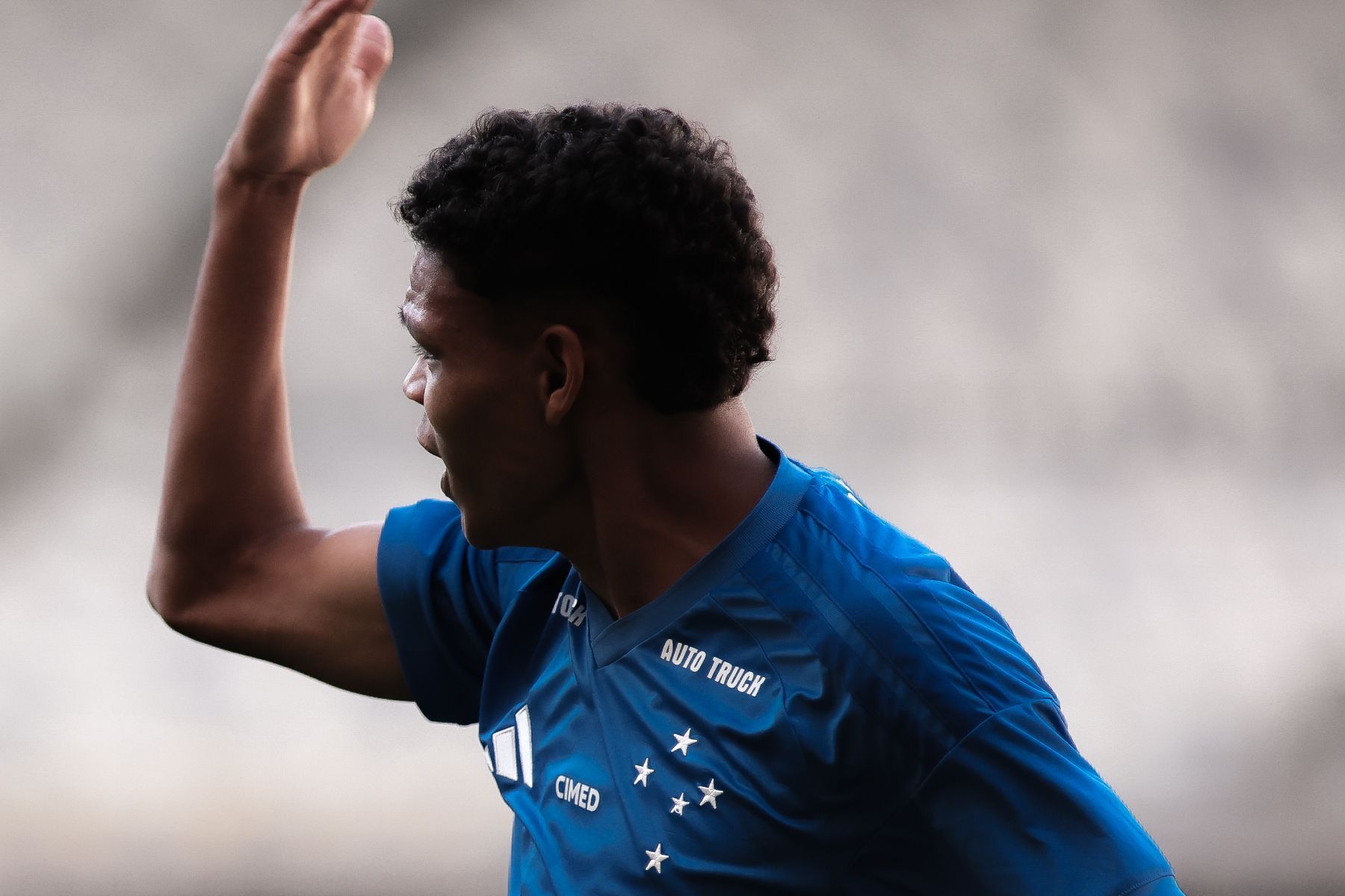 Cruzeiro derrota Internacional e 'pega elevador' no Brasileiro Sub-17