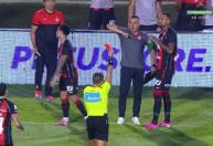 Juiz expulsa dois jogadores do Vitória em sequência em jogo contra o Palmeiras