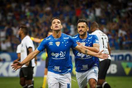 Thiago Neves em ação pelo Cruzeiro em 2019 • Divulgação/Cruzeiro