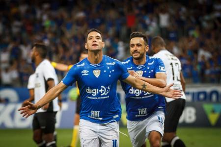 Thiago Neves em ação pelo Cruzeiro em 2019 • Divulgação/Cruzeiro