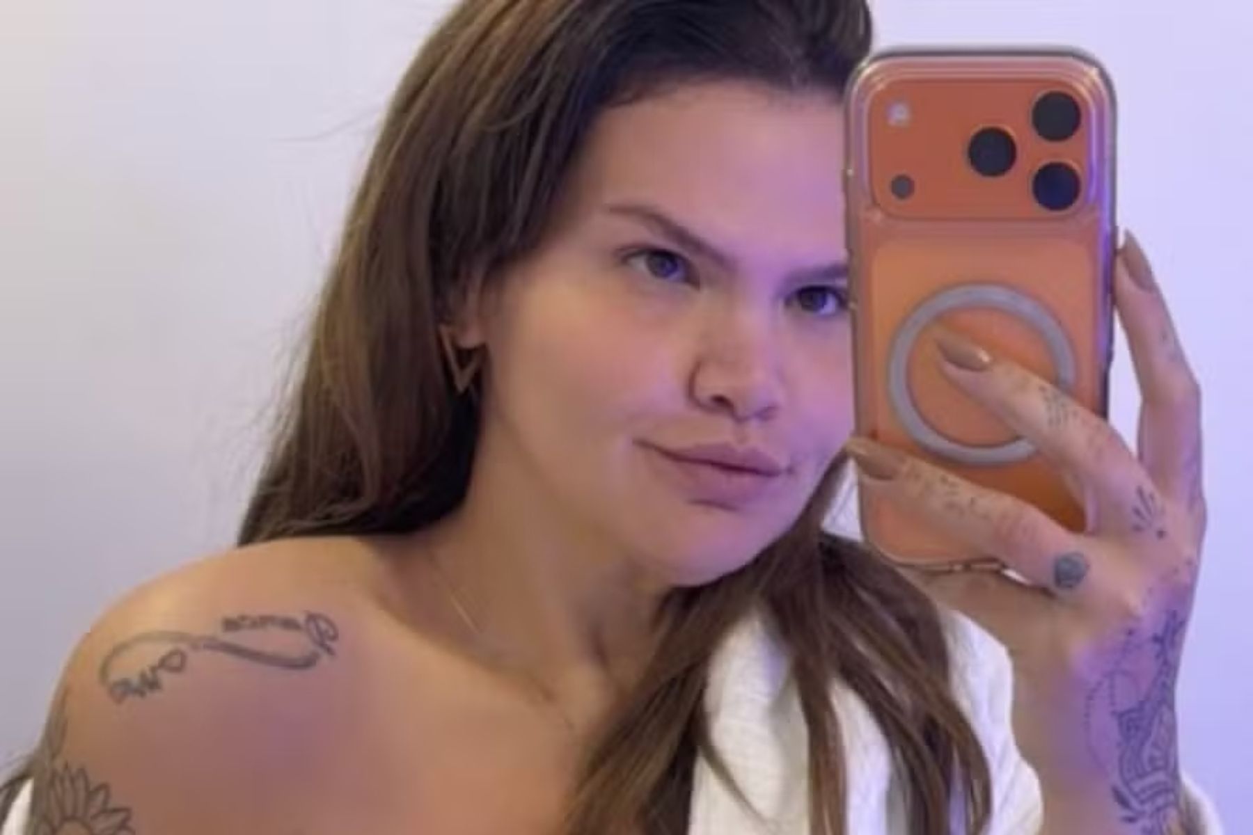 Thais Carla posa de lingerie após perda de peso e é comparada à cantora Vivi