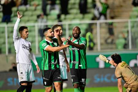 América levou gol no fim e empatou com o Ceará no Independência