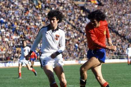 Jogadores de Áustria e Espanha durante duelo das equipes na Copa do Mundo de 1978