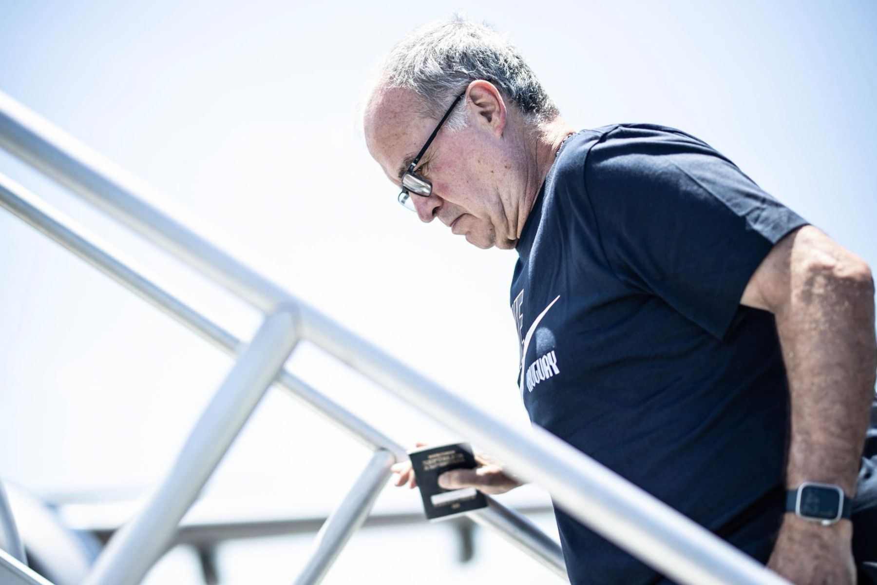 Técnico do Uruguai, Bielsa pede desculpa por atitudes polêmicas na Copa