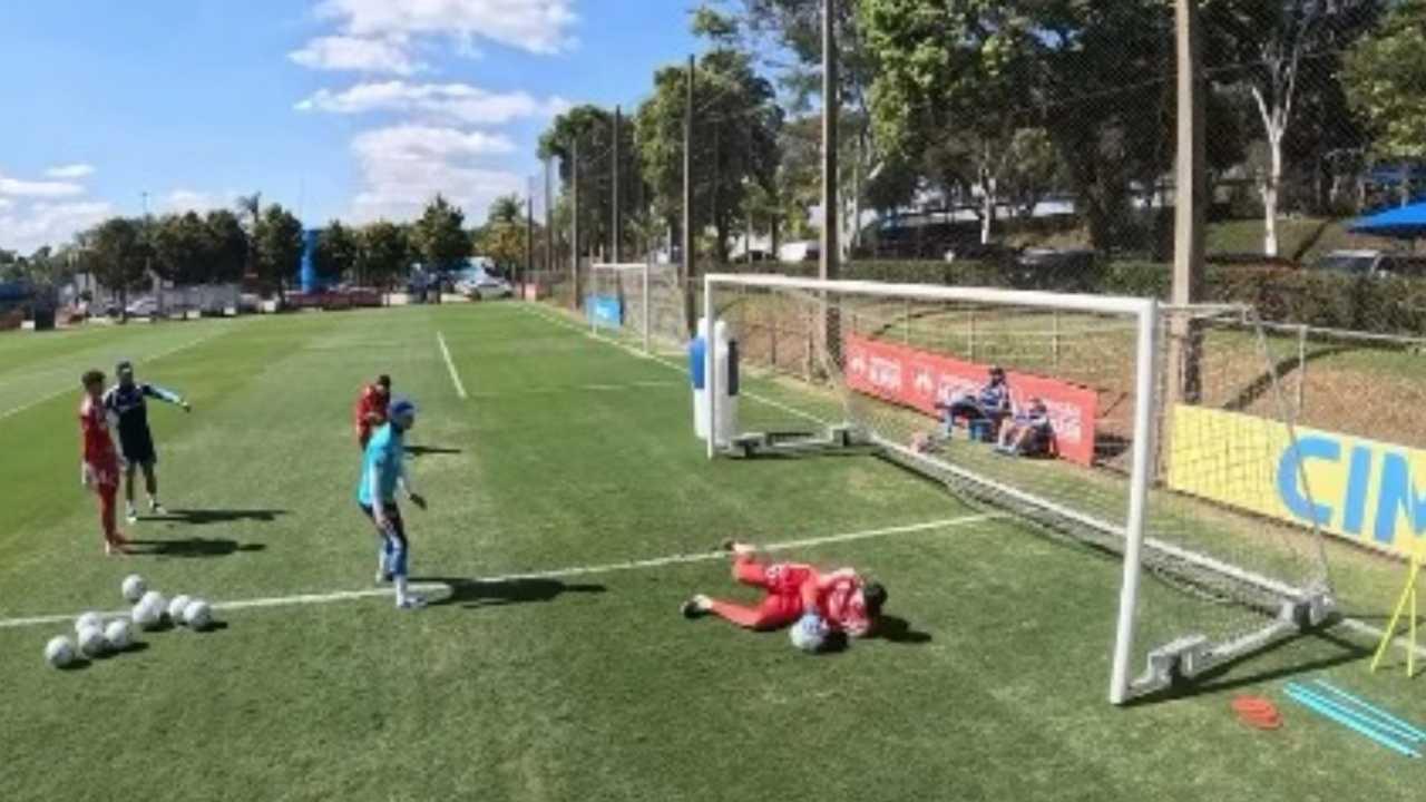 Cássio mostra evolução na recuperação de lesão grave no joelho