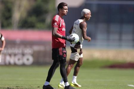 Dyogo Alves está nos primeiros passos como goleiro do time principal