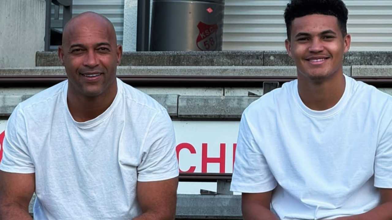Cria do Cruzeiro, Kauã Prates se apresenta ao Borussia Dortmund e recebe conselhos de Dedê